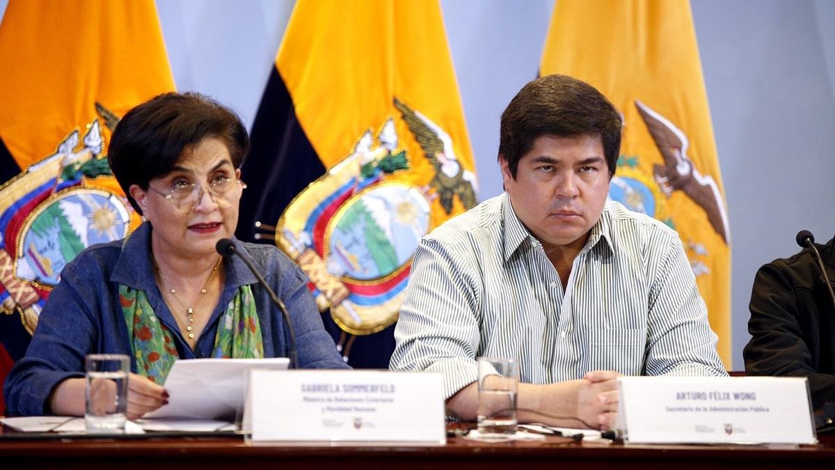 CentralNewsEC's tweet image. #ULTIMAHORA 🇪🇨🇨🇴 
El Gobierno de Ecuador ha traído de emergencia desde #Colombia al embajador @ArturoFelixWong alegando motivos de seguridad. 
👉🏻 Se espera un pronunciamiento oficial de @CancilleriaEc en las próximas horas.