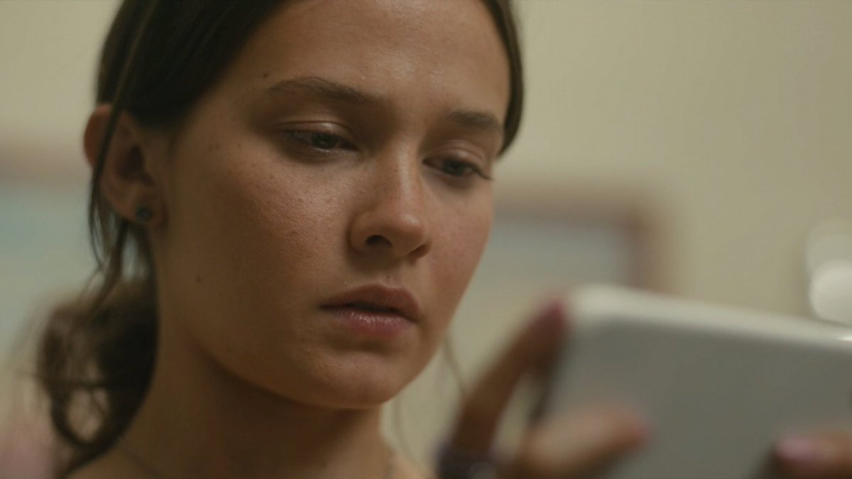 fgd23456's tweet image. The plot of #Beef season 2 is just Cailee Spaeny’s facecard outmogging everything in its path