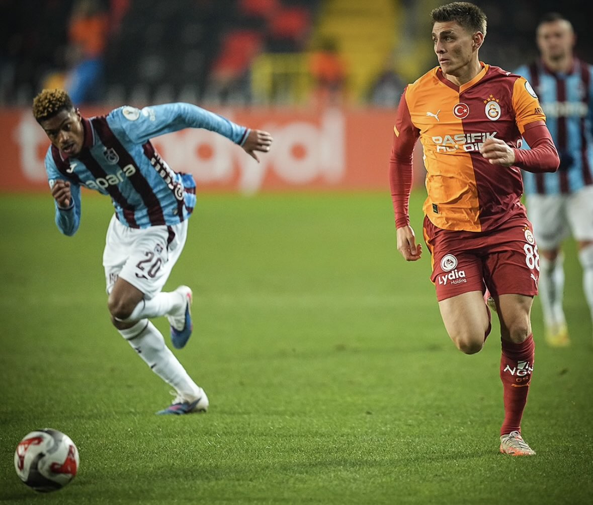 Trabzonspor Başakşehir maçına damga vuran Kazımcan Karataş.. Trabzon artık şampiyon olamayacak, bakalım fenerbahçe’yi geçecekler mi.. Süper Lig son yıllarda en heyecanlı bir sona yaklaşıyor !