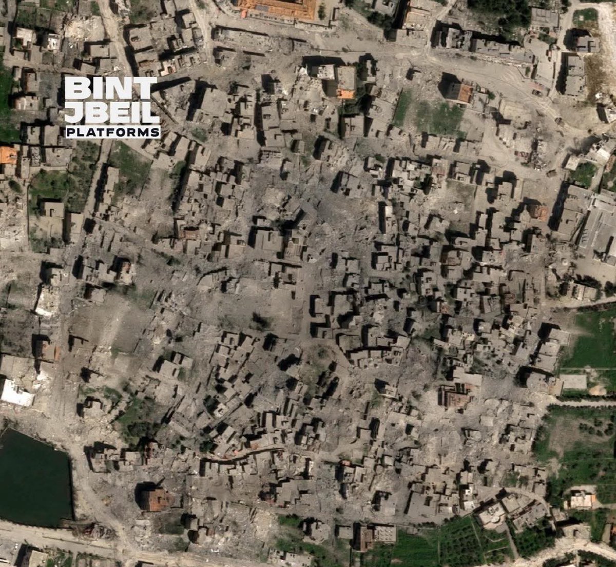 مدينة #بنت_جبيل ب لبنان قبل و بعد 
الله يلعن حزب الشيطان الي دمر لبنان