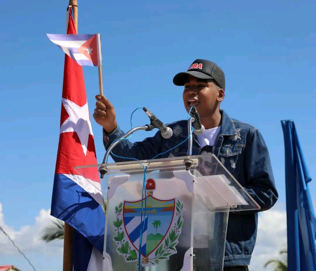 IgmaraR's tweet photo. Cómo en toda #Cuba hoy en Guantanamo se firmó por la patria, se firmó por la paz y en contra de la invasión a nuestra isla, se reafirmó que seguiremos defendiendo nuestra soberanía al precio que sea necesario #LaPatriaSeDefiende @Colina_CTCuba @yoeaberob1 @Cuba_CTC https://t.co/betP9QSWLx