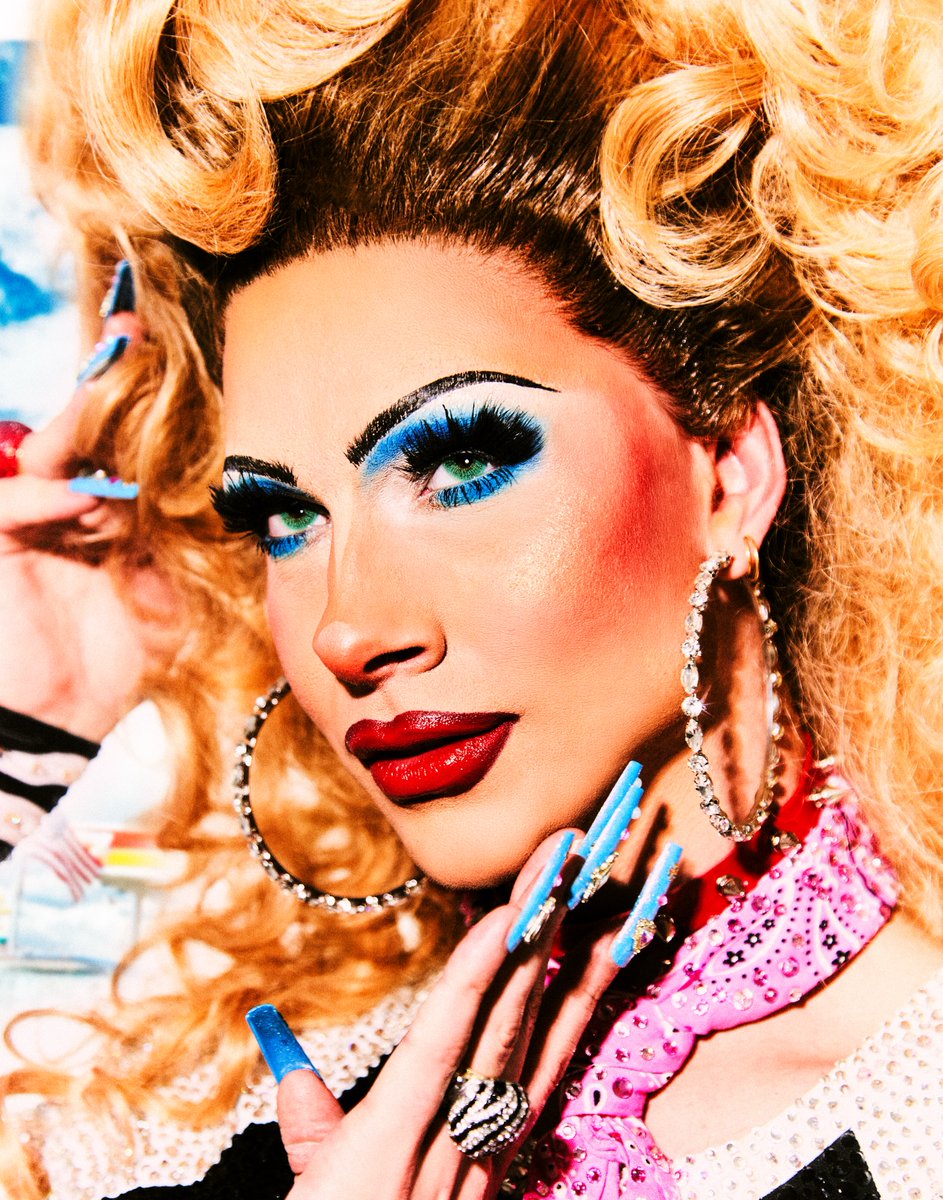 DragBasee's tweet photo. Darlene Mitchell stuns in her Cookin' With Gas Performance look for #DragRace Season 18. https://t.co/6H6wq2GkoK