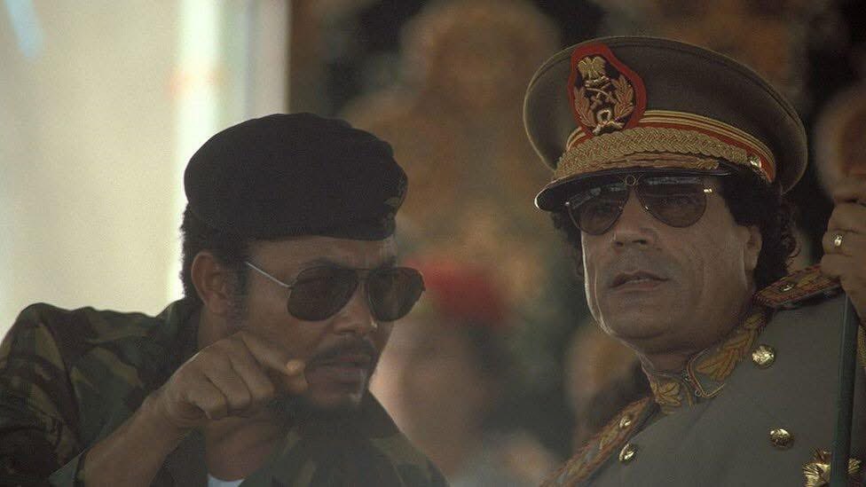 KimKimuntu's tweet image. Connaissons Notre #Histoire

LIBYE- JERRY RAWLINGS- MOUAMMAR KADHAFI 

Archive:

En août 1987, le président ghanéen Jerry Rawlings a rencontré le dirigeant libyen Mouammar Kadhafi à Tripoli à l'occasion du 18e anniversaire de la Révolution libyenne. Cette rencontre s'inscrivait