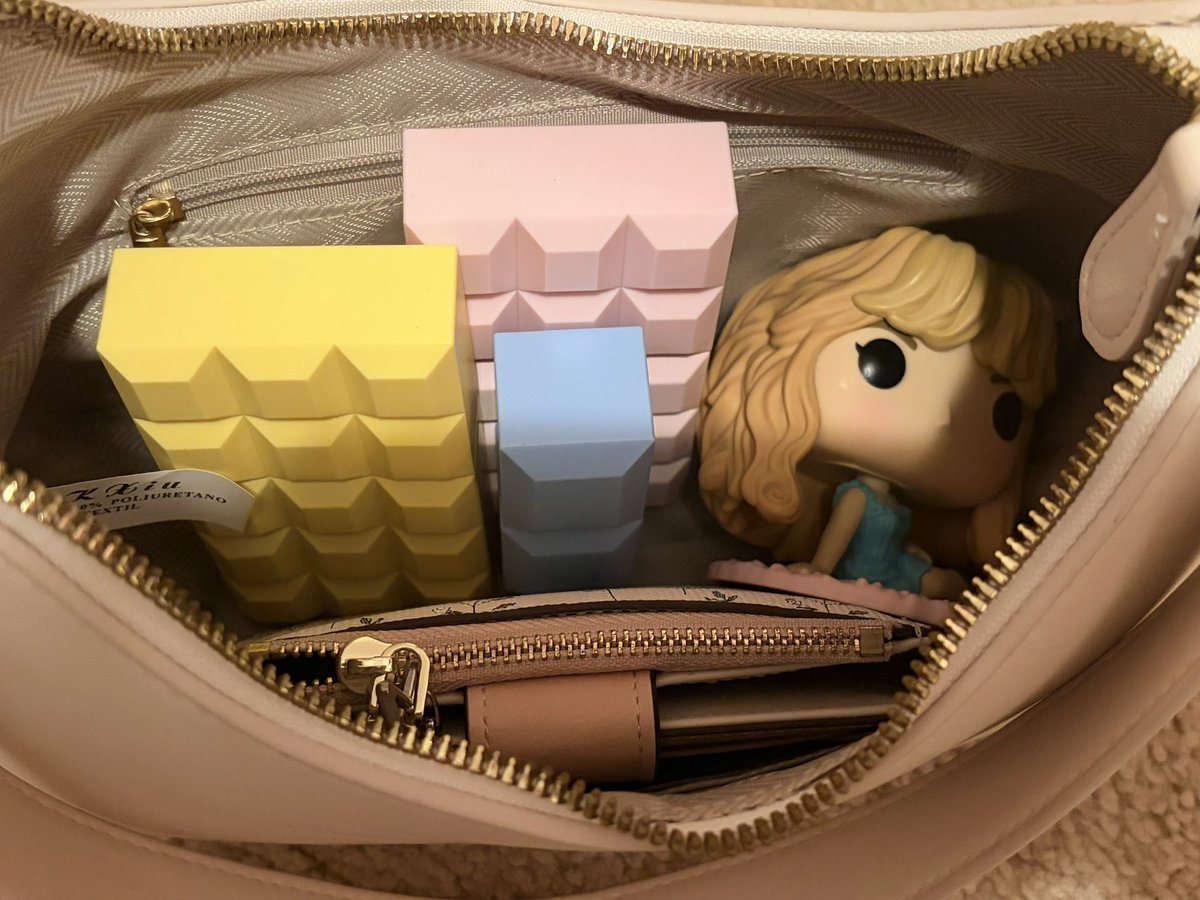 shortnbre's tweet photo. hello and welcome to today’s episode of what’s in my bag today we have https://t.co/ix5Y4p8ylX
