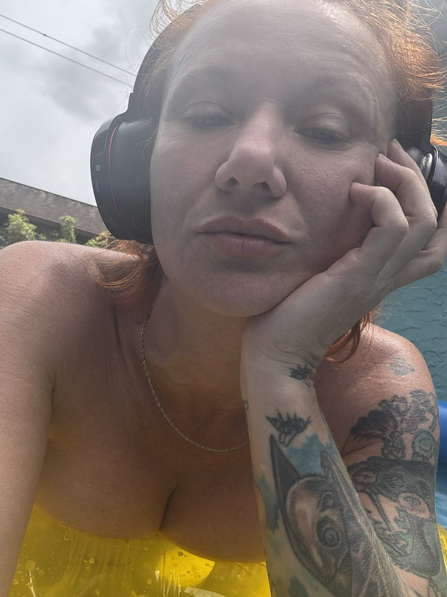 TheeVivianleigh tweet media