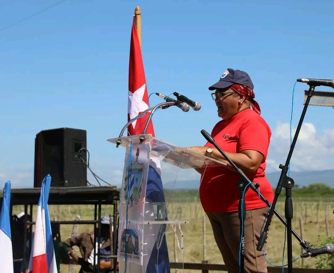 IgmaraR's tweet photo. Cómo en toda #Cuba hoy en Guantanamo se firmó por la patria, se firmó por la paz y en contra de la invasión a nuestra isla, se reafirmó que seguiremos defendiendo nuestra soberanía al precio que sea necesario #LaPatriaSeDefiende @Colina_CTCuba @yoeaberob1 @Cuba_CTC https://t.co/betP9QSWLx
