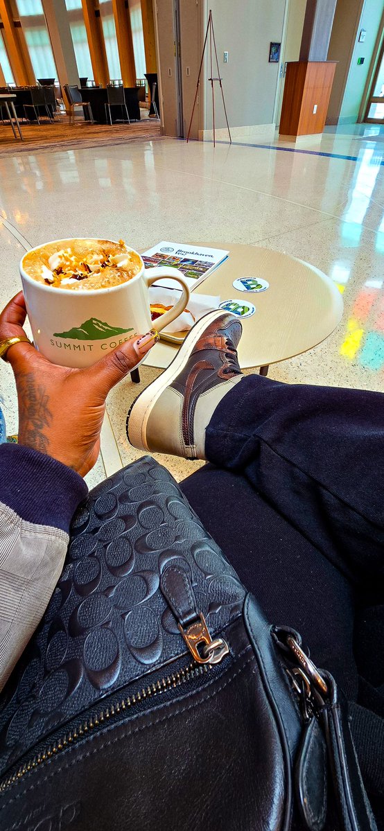 _colecam's tweet image. #KOTD with a little caffeine 
  
Happy Sunday 🥰🤗