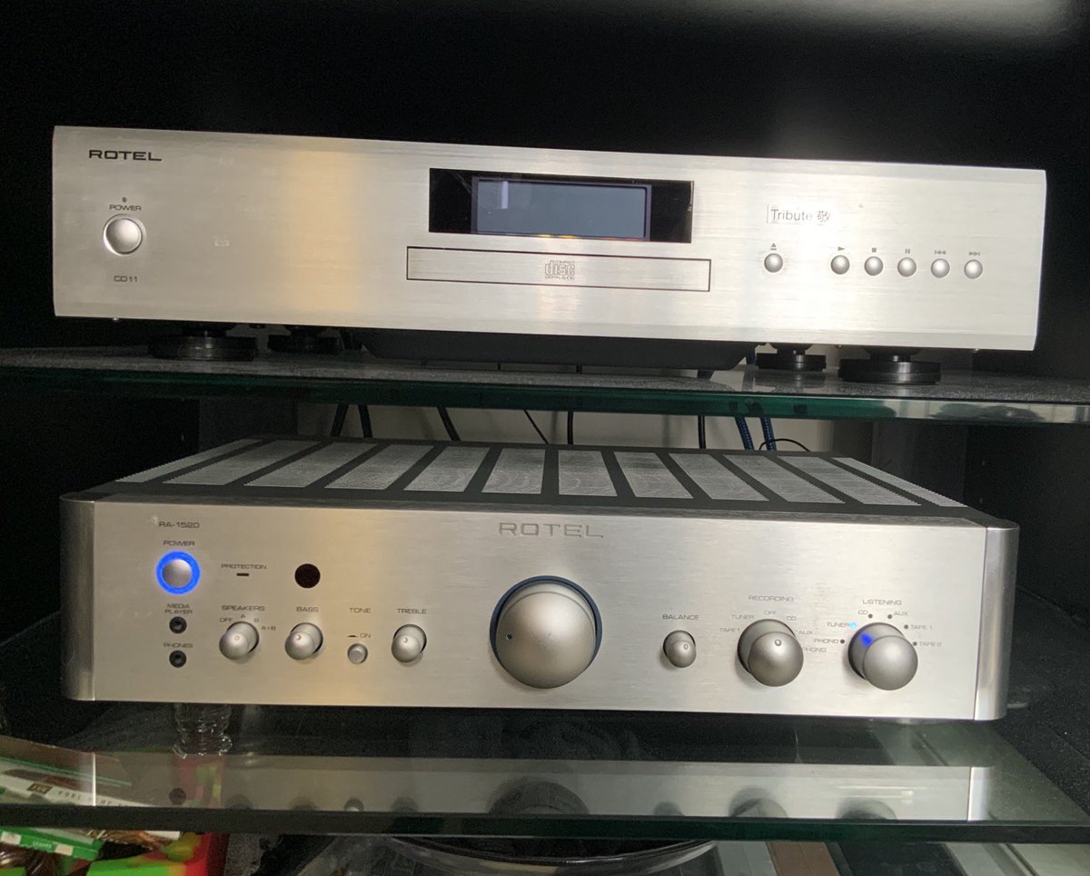 davidchiarelli's tweet image. #Vinyl #Electronics🕺📀🎸 Most stero equipment shelving stands present numerous practical &amp;amp; functional problems for the avid music collector. I had an open wood frame, adjustable glass unit custom built to my own specs. Added a pair of PCM analogue floor speakers &amp;amp; presto! 🔊