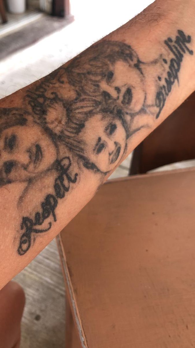 Mis tres hijos tstuados en mi piel y mi alma 
Cada uno con su personalidad 
Respeto  honestidad  disciplina rasgos de su personalidad  que admiro
