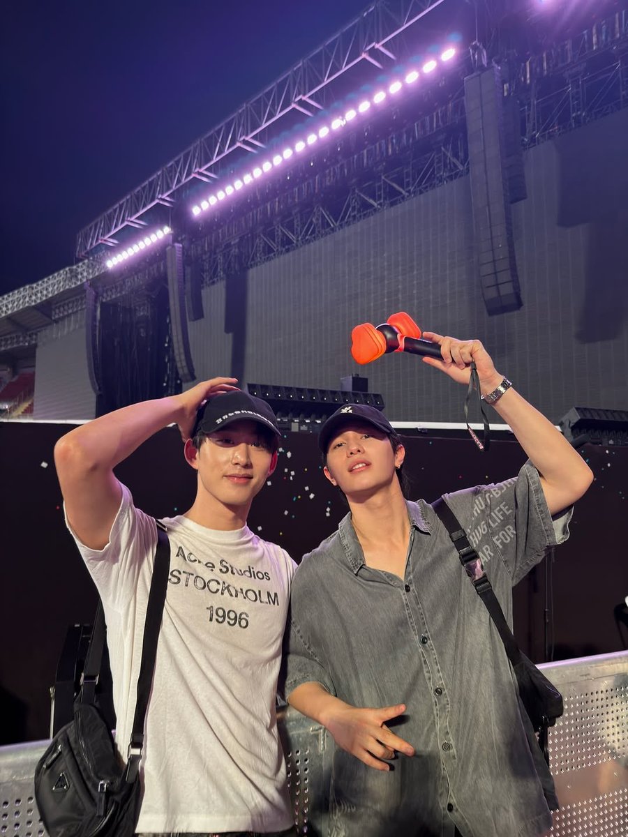 จักกะเอสสึ 👩‍💻 แฟนสาวดีนสุดหล่อ tweet media