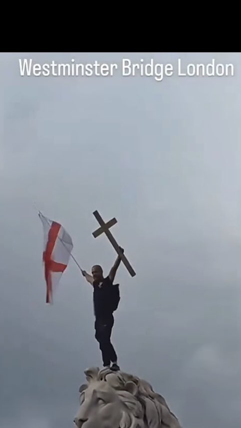 2MyOwnSelfBTrue's tweet image. I stand with the #british #christians ✝️ #dontbackdown