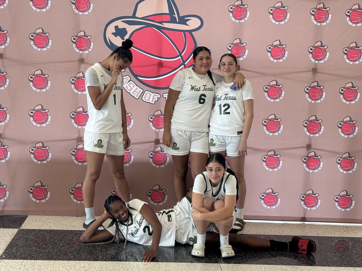 LeslieSmithEP's tweet image. Had a blast building rapport and  playing the game we love at Clash of the Clubs! with some of my Eastlake girls! @EastlakeGBB @wtbbAAU