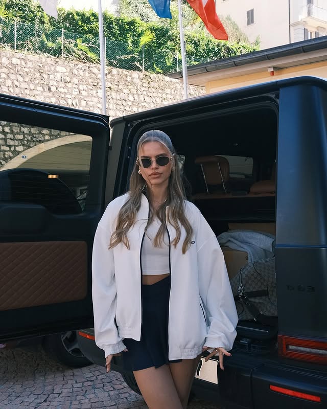 mina11kee's tweet image. I'm so tired after #driving for several hours straight