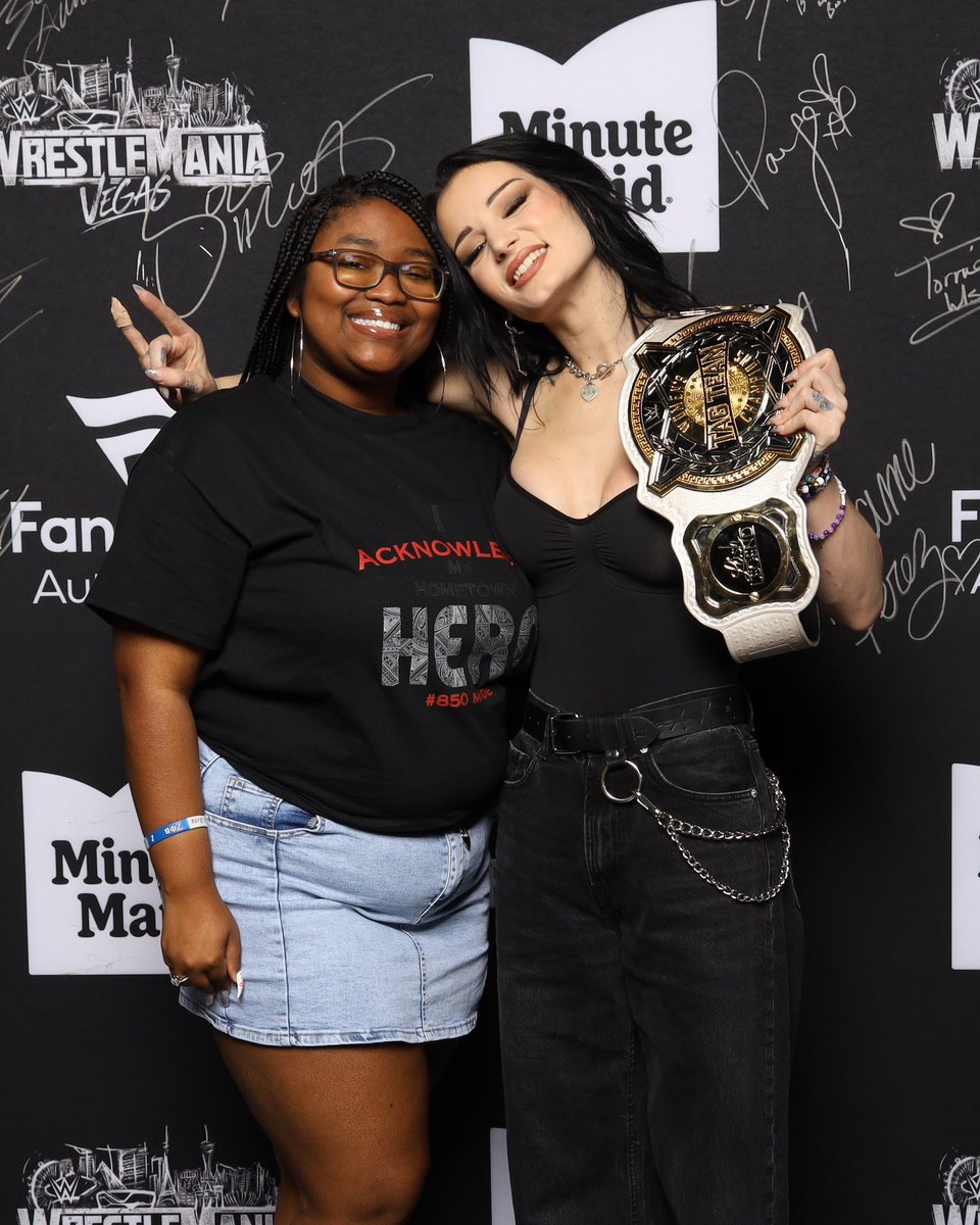 DeeDee ✨ tweet media