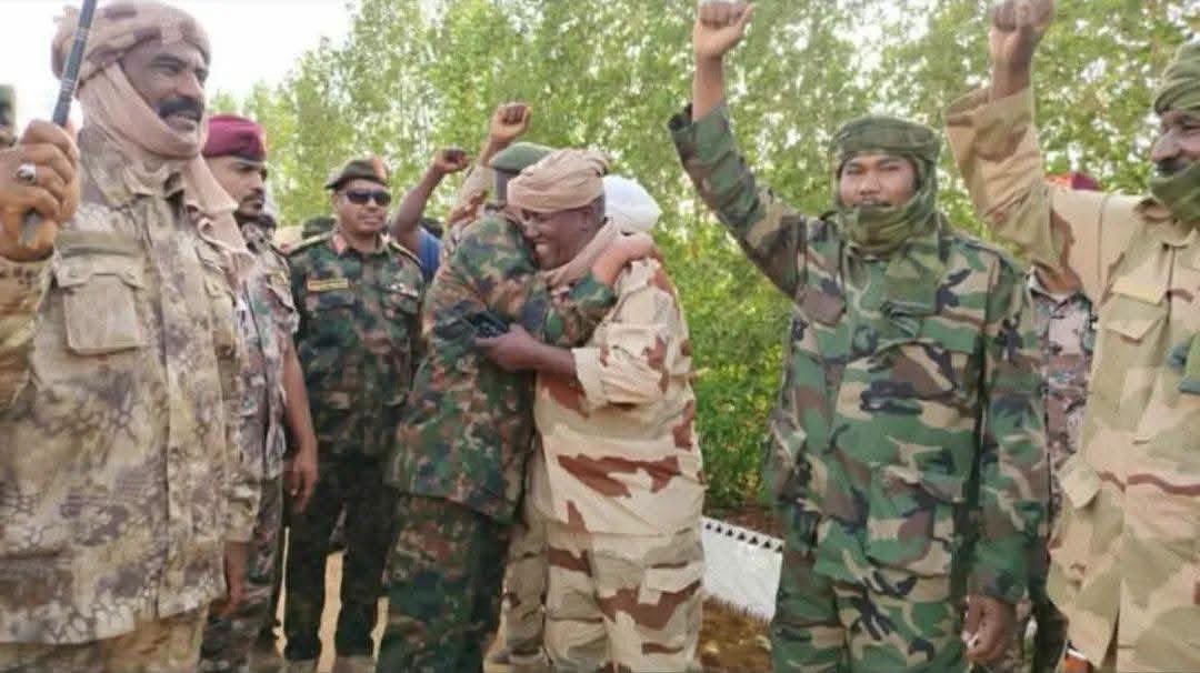 umutcagrisariii's tweet photo. The way Abdel Fattah al-Burhan is welcoming defectors from the Rapid Support Forces sends, in my view, a clear message to other members within the group who are exhausted and worn down.

This approach serves as a strong signal that the door remains open for those willing to lay down their arms and join state forces. I consider this a smart and well-calculated move. It is likely that in the coming days, defections from the RSF will increase, potentially leading to internal fragmentation.