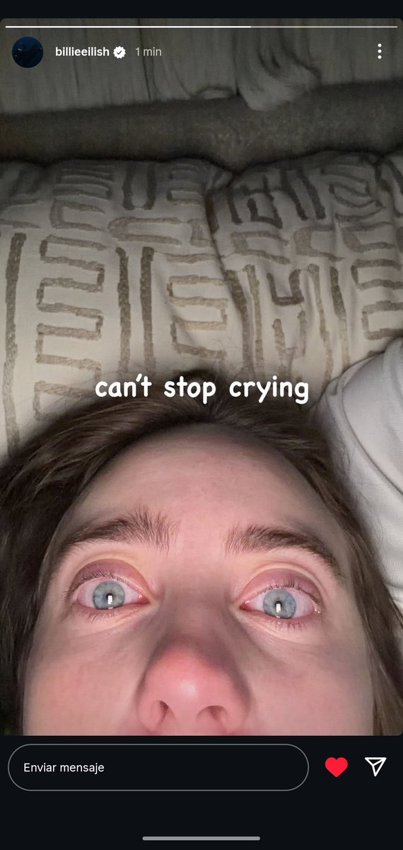 la mirada de las mil one less lonely girl