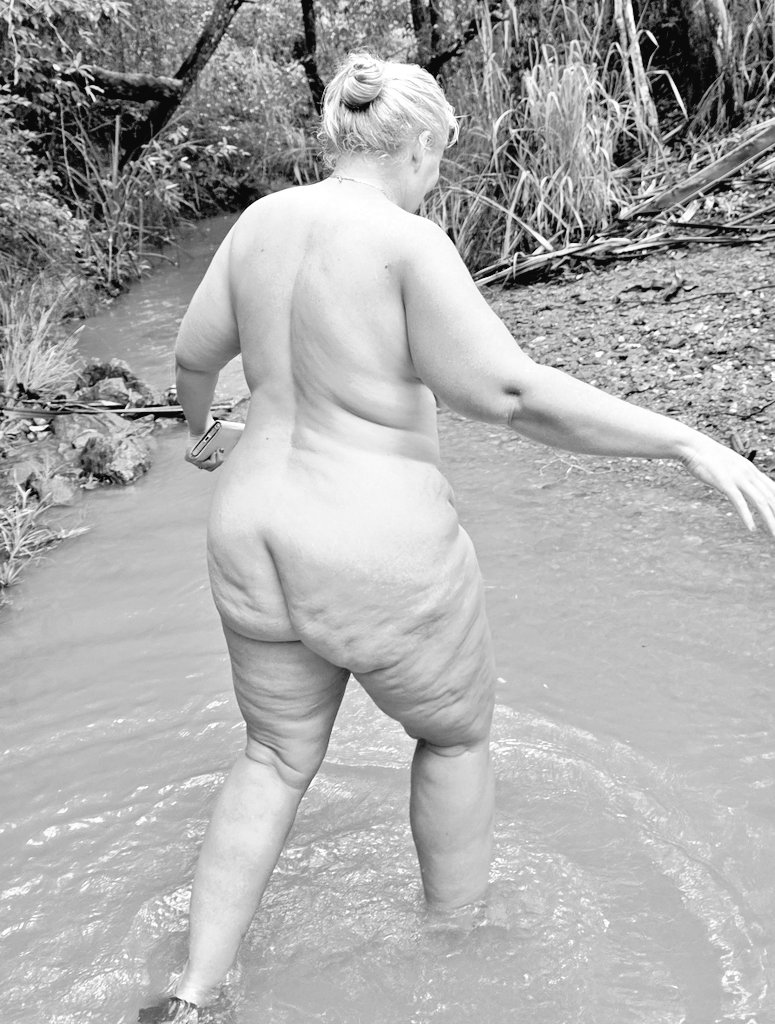 NakedDownunder tweet media