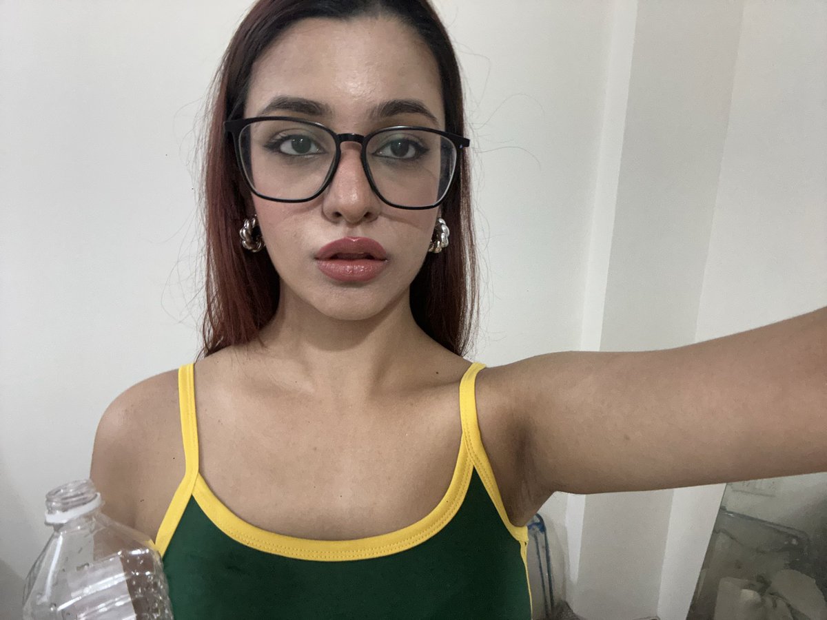 el3ctrahvart's tweet image. me on a bad day