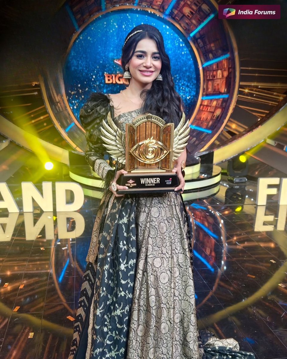indiaforums's tweet image. Tanvi Kolte emerges victorious and lifts the trophy of Bigg Boss Marathi Season 6 after an unforgettable journey! Congratulations 🏆😍

📸- @colorsmarathi 
.
.
.
#BiggBossMarathi #TanviKolte #Winner #GrandFinale #BBMarathi6 #IndiaForums
