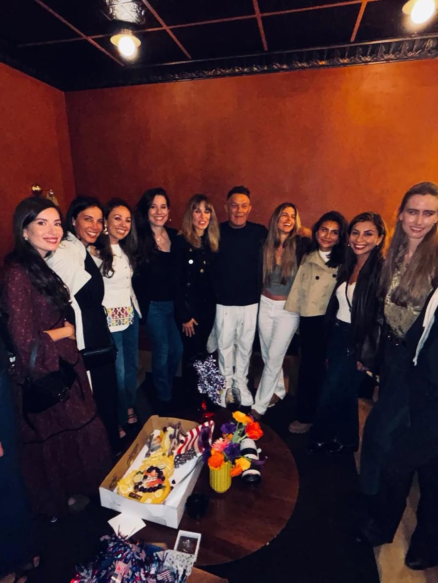 #Repost @alejandragere
Anoche, de la mano de Alejandro Sanz, volvimos a volar. Sus canciones nos llevaron por caminos de memoria, de emoción y de vida, despertando recuerdos antiguos y sentimientos nuevos, todos entrelazados en una misma noche. En ese estadio no solo sonó...