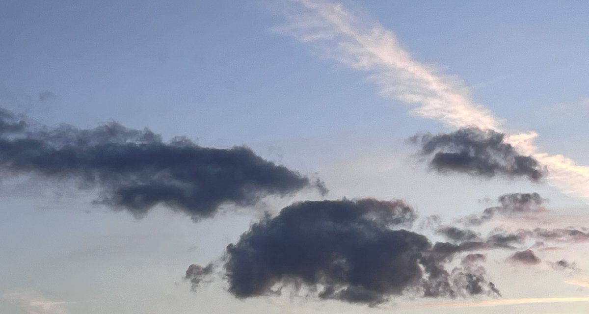 The middle cloud reminded me of a rabbit with ears back…. Other half asked what was I taking 🤣🤣