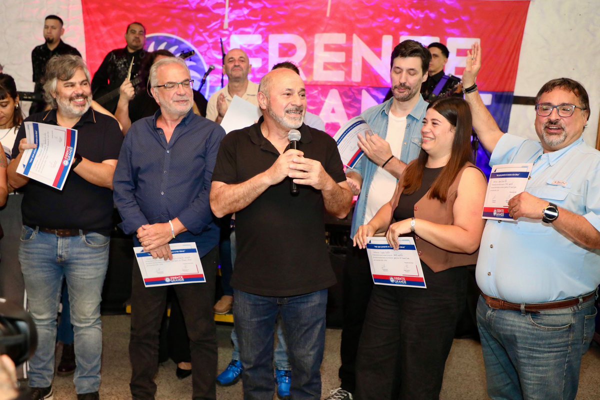 jorgeferraresi's tweet photo. Acompañamos al compañero @MarioSeccoOK en el plenario del @FGNacional, con militantes de toda la Provincia. La organización y el debate son clave para este momento histórico. 

Hay otro camino, el del trabajo y la felicidad del pueblo. Es con @kicillofok y con todos los que amamos a este país y lo queremos ver grande y próspero.