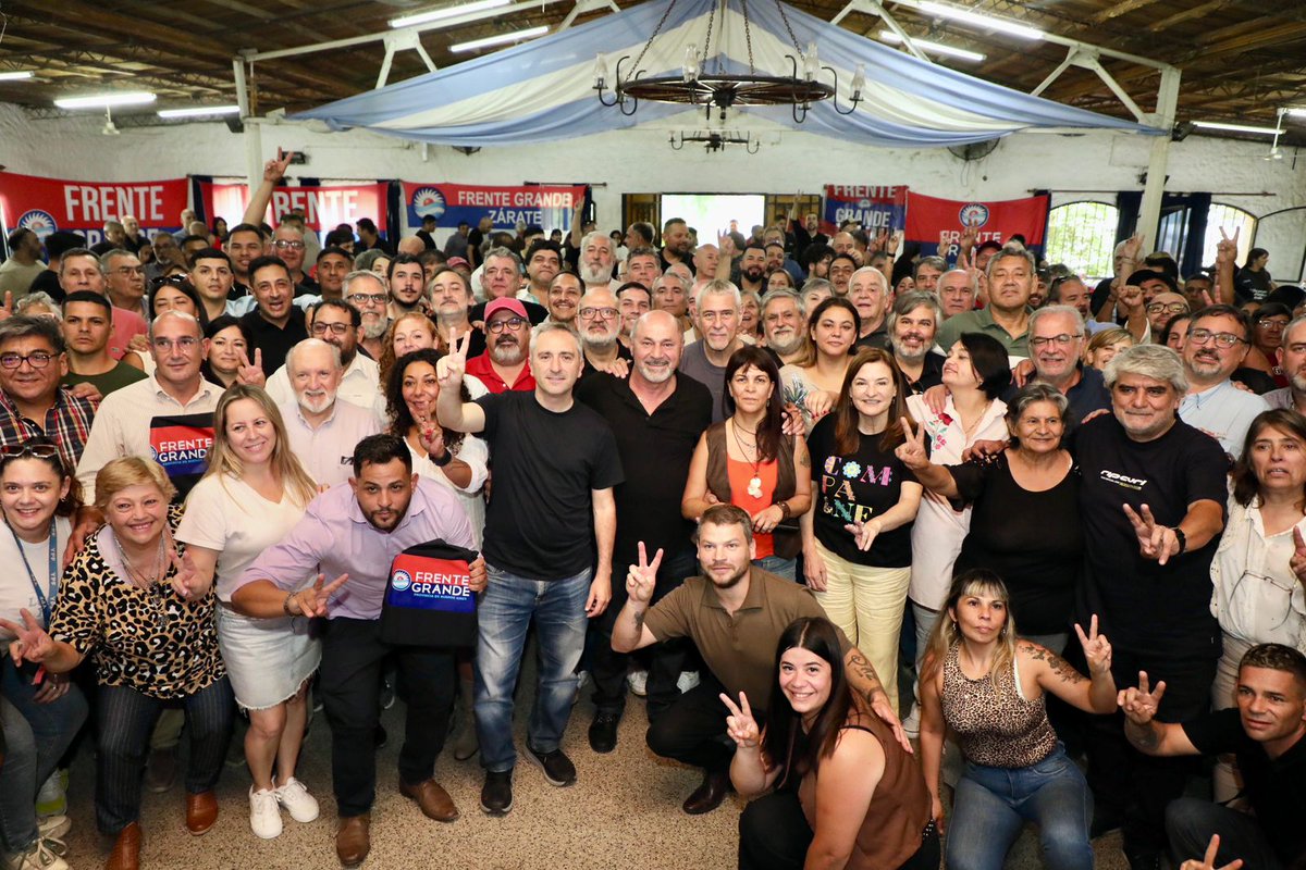 jorgeferraresi's tweet photo. Acompañamos al compañero @MarioSeccoOK en el plenario del @FGNacional, con militantes de toda la Provincia. La organización y el debate son clave para este momento histórico. 

Hay otro camino, el del trabajo y la felicidad del pueblo. Es con @kicillofok y con todos los que amamos a este país y lo queremos ver grande y próspero.
