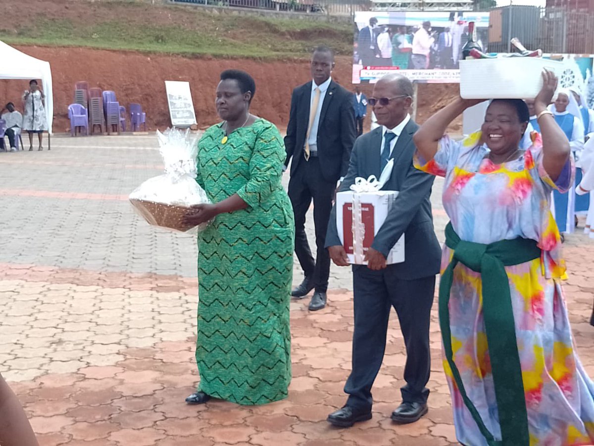 MuyingoDr33246's tweet image. President Museveni, through VP Jessica Alupo, honored late Msgr. Expedito Magembe at Bukalango’s 25th anniversary, pledging major support including church construction &amp;amp; UGX 50M. Gov’t and Church partnership praised. #Bukalango25 #CatholicChurch