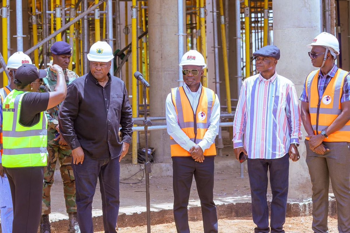 Wonderful week at the Ministry of Health. 

1. President John Mahama launched the game changing #FreePrimaryHealthCare program, aimed at reducing financial barriers toward achieving #UniversalHealthCoverage

2. The Ministry has began processes for the recruitment of health