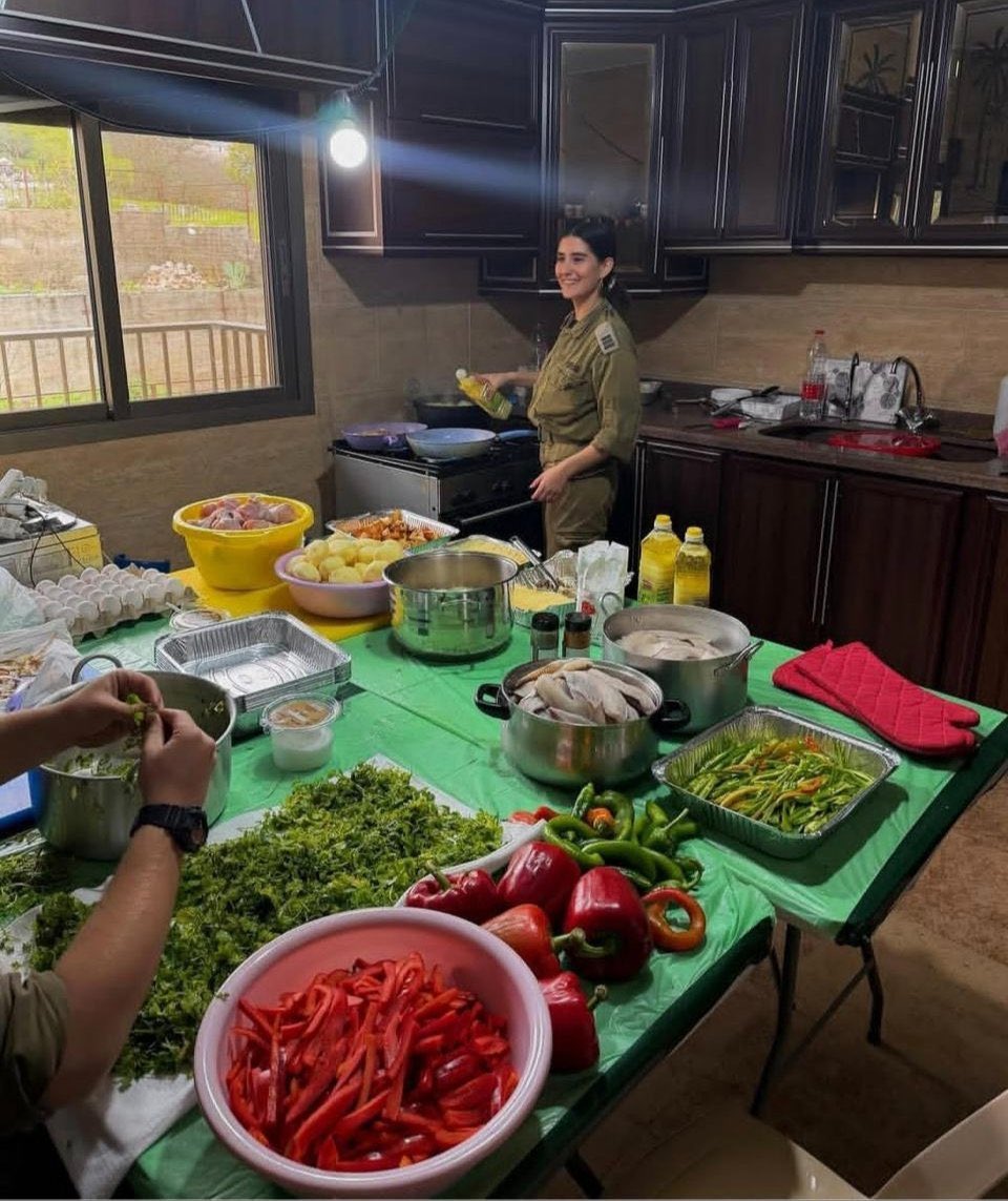 بعتقد عم يطبخوا مقادم، ليقهروا محور ال 🥾
#فدا_اجر_نعيم