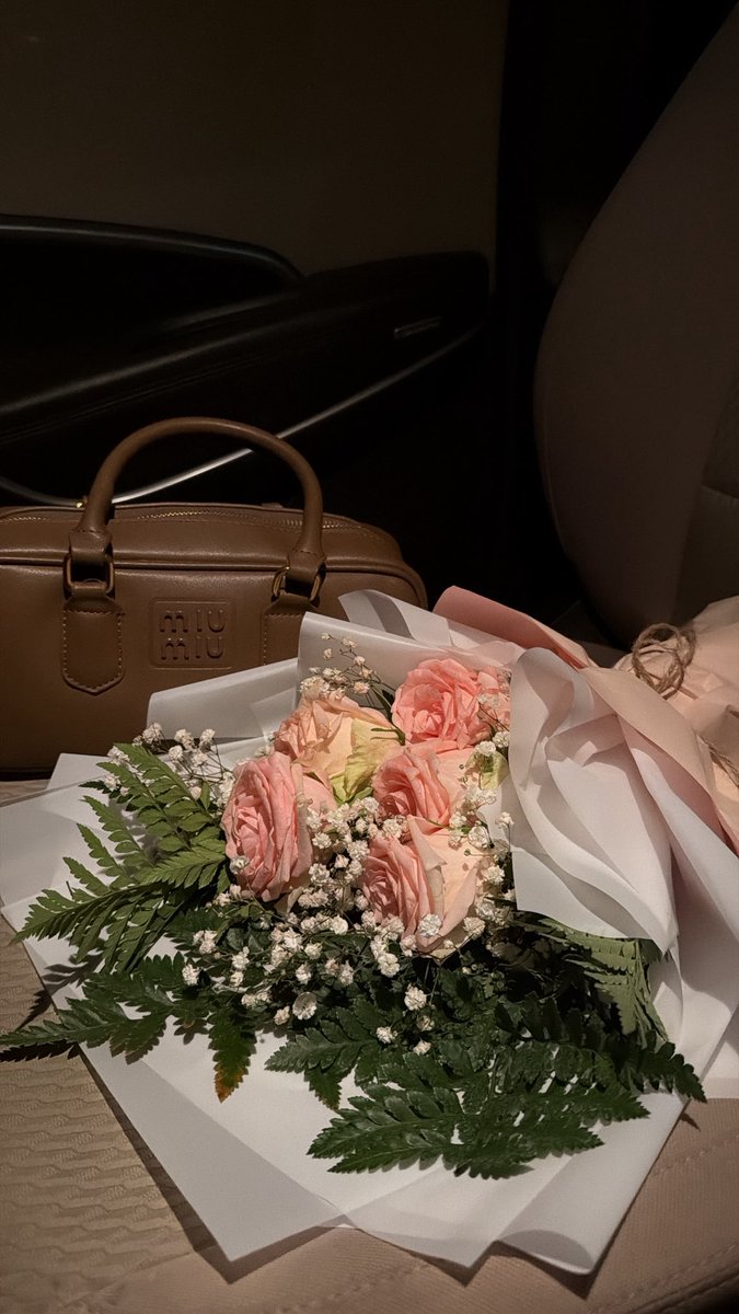 ASMAlll___'s tweet photo. بكل ثقة و غرور انا اسستاهل اللي يرش على ايامي ورد و يهديني كل يوم وردهه 🙂‍↔️🫦. https://t.co/ZBgs5phjtg