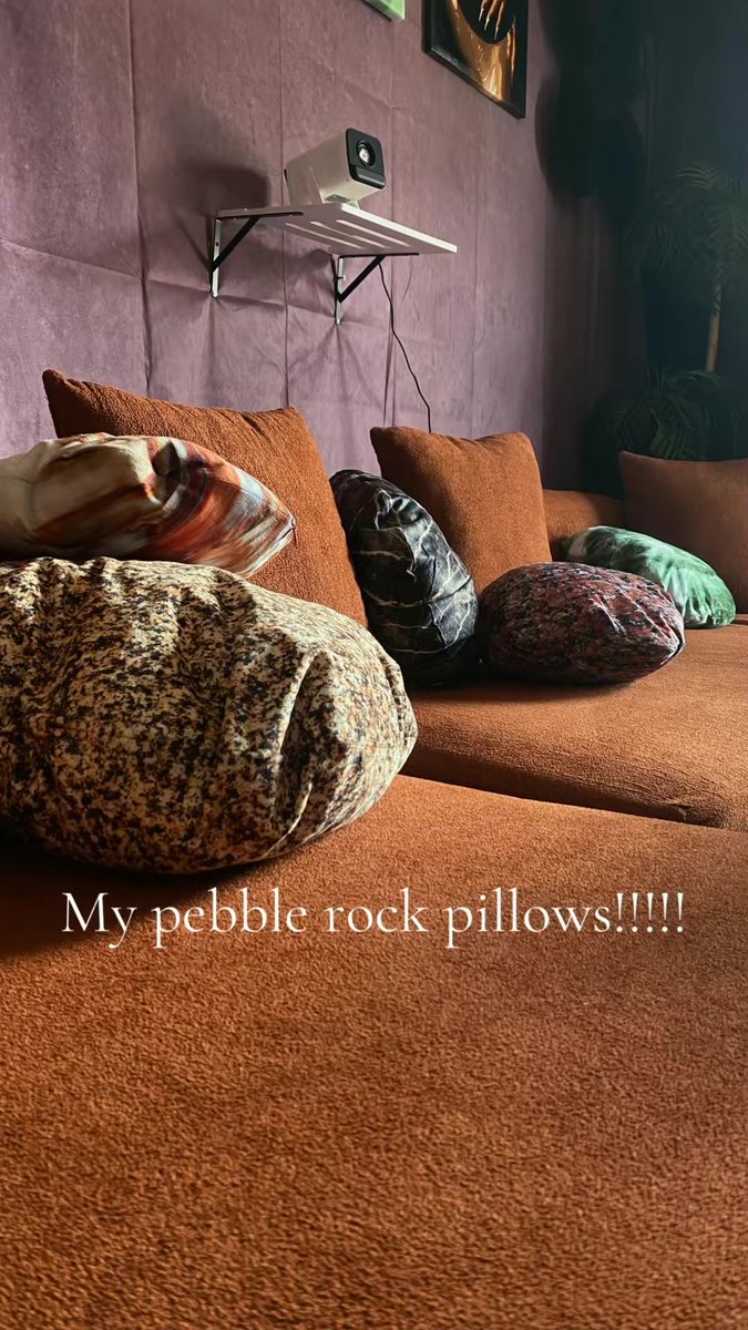 thevivianbanks's tweet photo. A few of my favorite things in my apartment. I love it here🥰 https://t.co/JUlt1RfW6R
