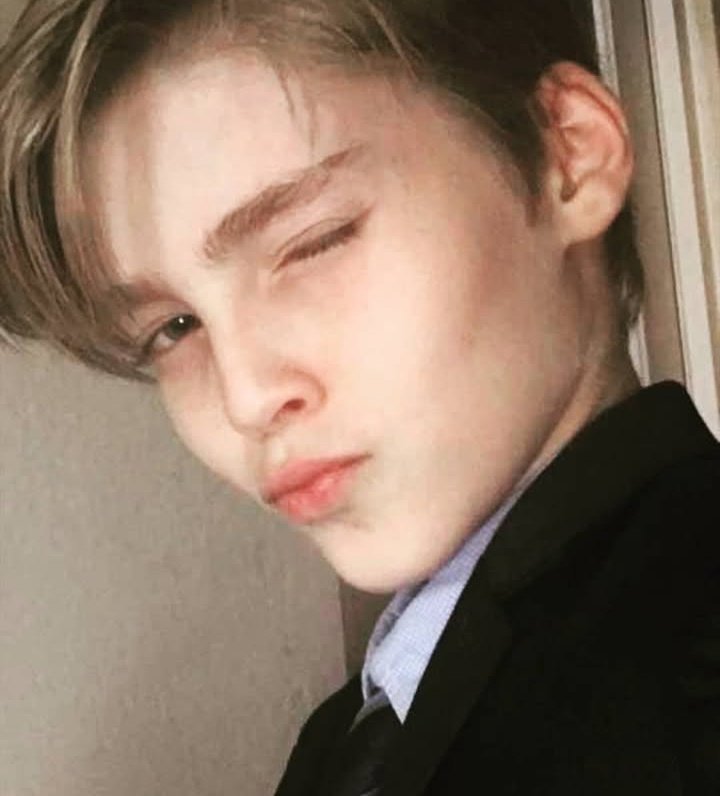 lovingabii_'s tweet photo. funa a gabi por tener las cejas pobladas desde que nació por su papá. imagínate que nadie en todos estos años te haya criticado por eso, para que ahora la gente desempleada se inventé que son falsas https://t.co/DxoBmpA1Q3