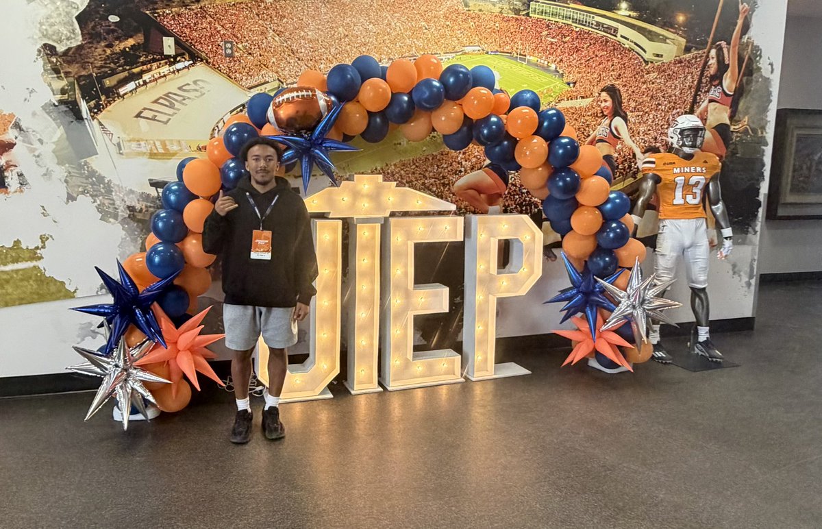 Hersh_Olloway2's tweet photo. Thank you @UTEPFB for a great junior day! I had a great time connecting and seeing the program in action! Thank you @CoachPickOC for having me out!!
@CoachSWUTEP @CoachRyanFreed 
@PrepRedzoneNM @scout60735 
@CouchPSports https://t.co/PtA0NoXcza