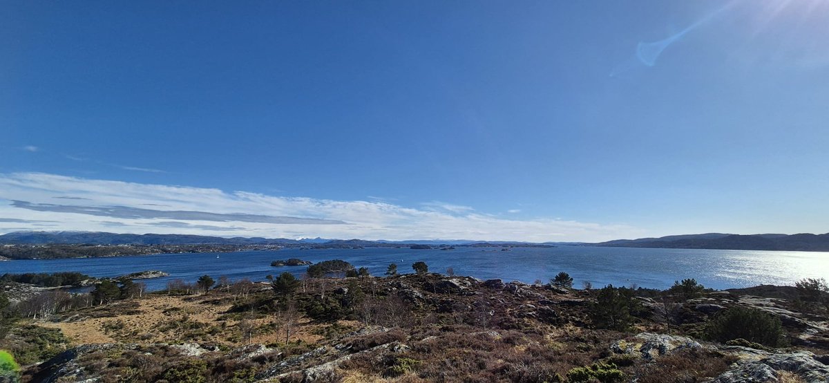 vv_eyl's tweet photo. If you know where to go, you can find the most gorgeous spots near Bergen! You guys should definitely visit this area full of treasure! @travalacom https://t.co/r38bLYSlyi