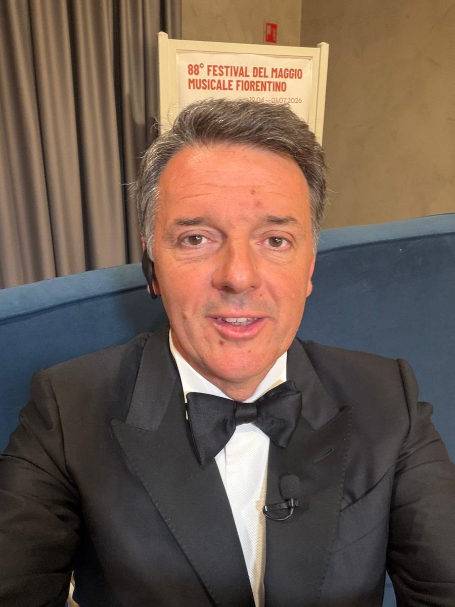 Matteo Renzi tweet media