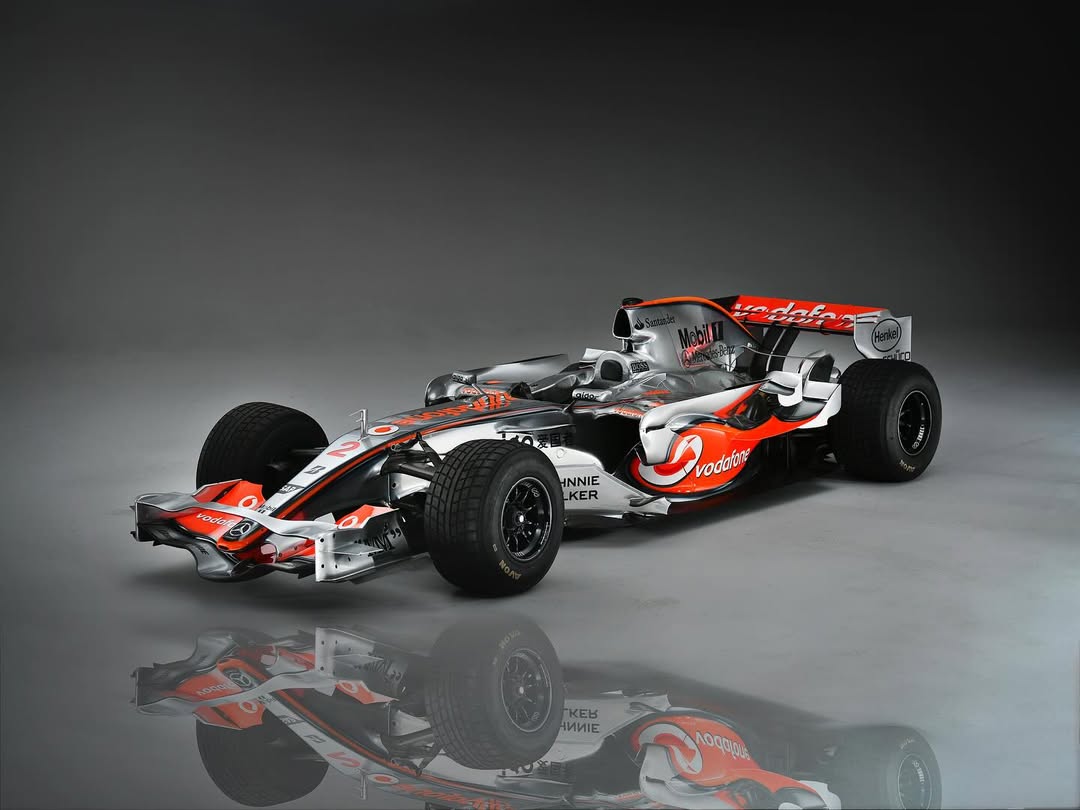 McLarenTeamFan's tweet photo. MP4/22 close up 🧐 https://t.co/z6zUSlT6vF