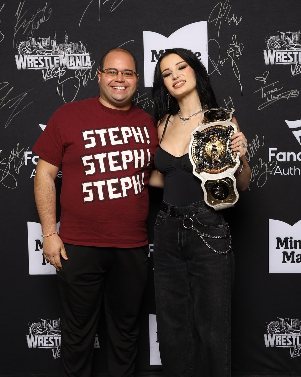 Nick_Pass's tweet photo. Welcome home @Saraya! 🖤 https://t.co/ba0eF0vms4