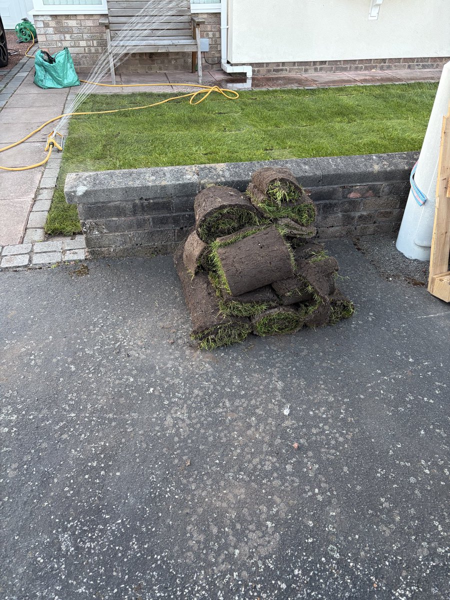 Iankay13's tweet photo. @FormbyBubble some left over grass 3 full roles and off cuts for collection from outside 6 The Rydinge off Brackenway. https://t.co/xRbXmim8Fd