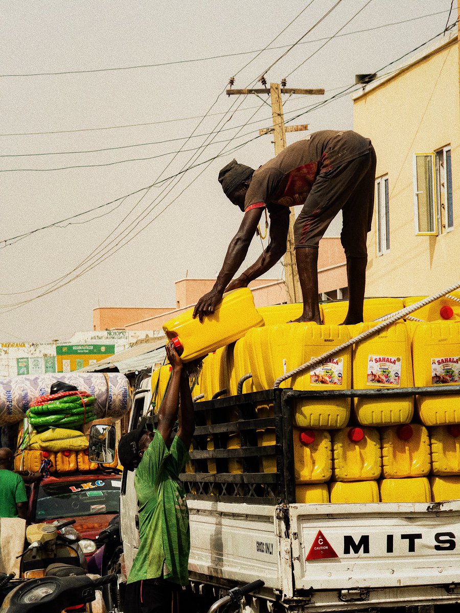 muhammadsh3hu's tweet image. Yellow in Kasuwar Singer 
Kano, 2025
#shotoniphone #vsco #lightroommobile