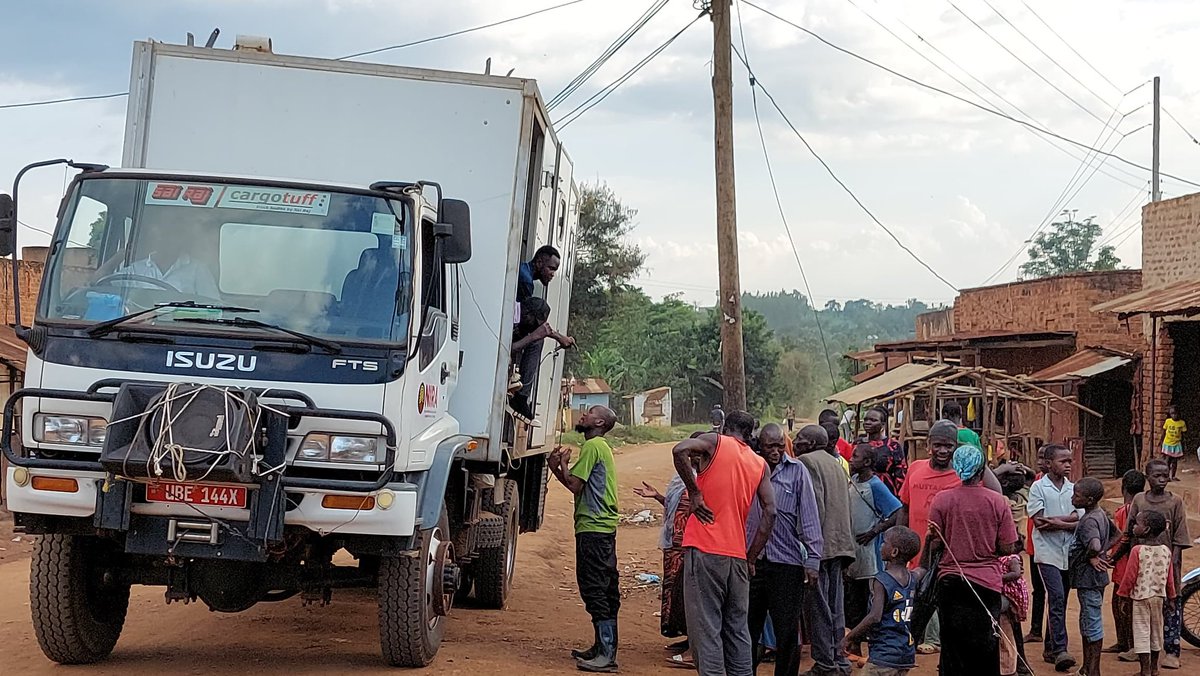 ugsanz's tweet photo. Hello fellow Ugandans, Have you picked up your NATIONAL IDENTITY CARDS??!! 
@NIRA_Ug is hereby invite all of us to come and pick them. https://t.co/zZuijvreJQ