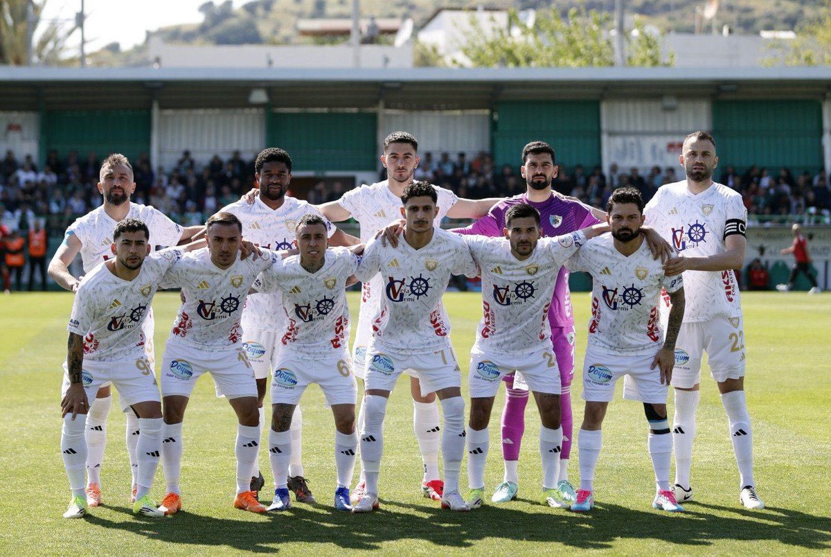 TahaSaricaoglu's tweet photo. 5 yıl aradan sonra yeniden Süper Lig’e yükselen Erzurumspor’u gönülden tebrik ediyorum.🇹🇷 https://t.co/9yqi7IunrB