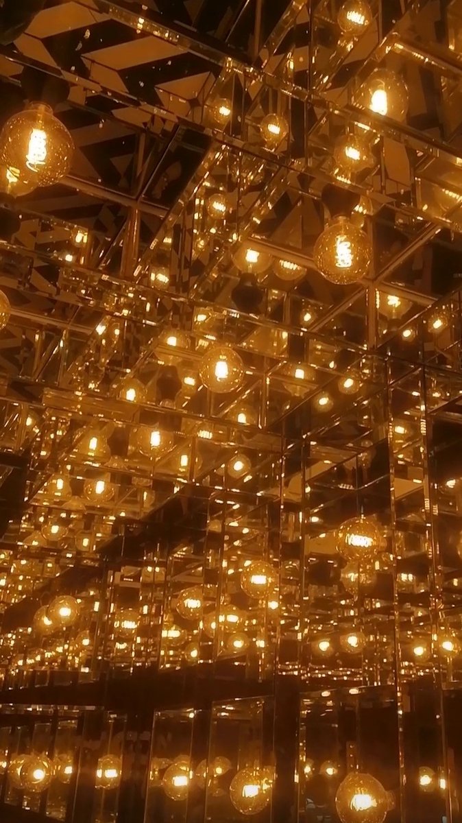 LMarialond's tweet image. Cheers🥂 #cabaret