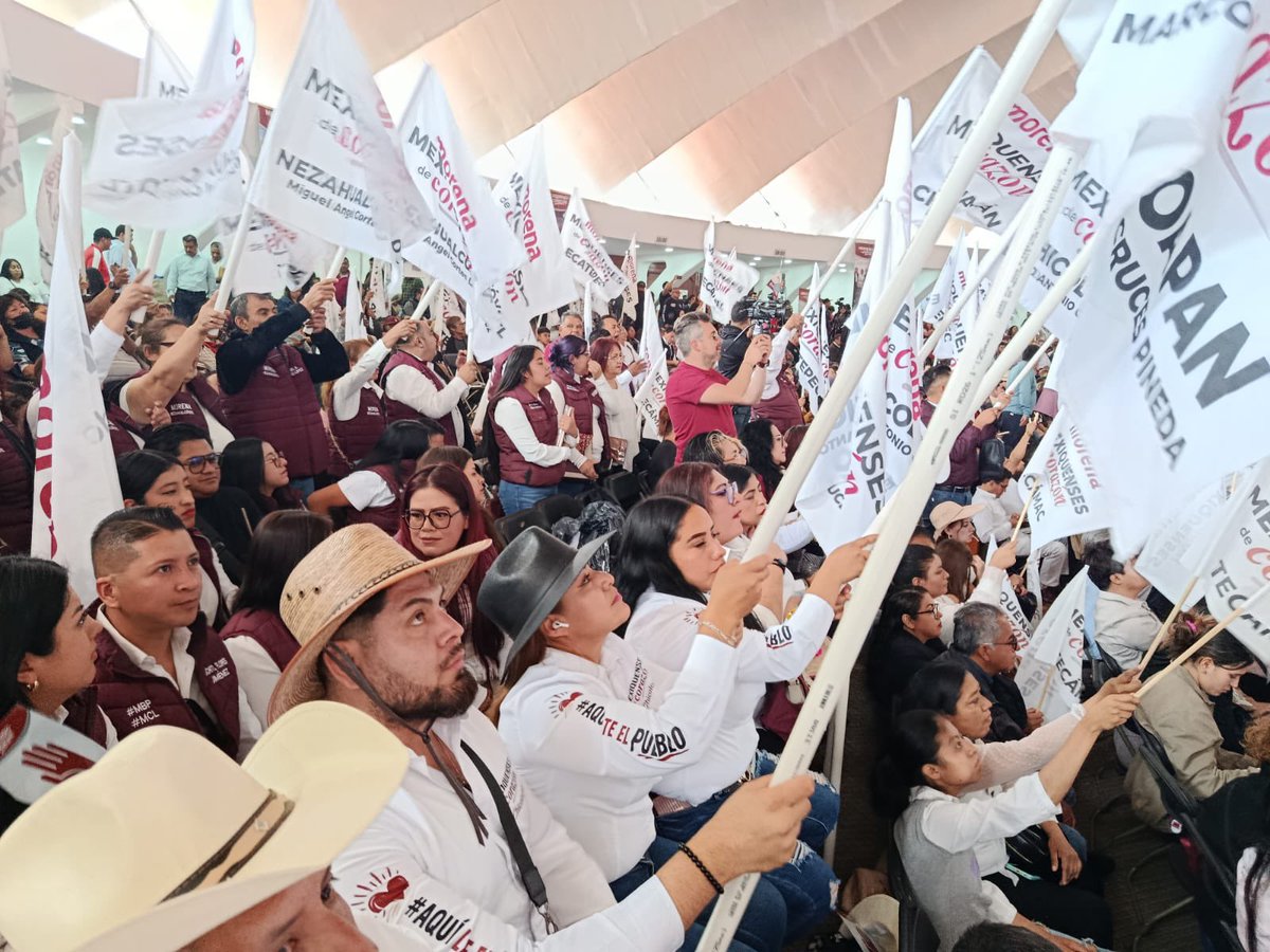FrenteMexiquens's tweet image. Chicoloapan presente en Toluca 💪

Compañeros del Grupo Mexiquense participaron en el Congreso Estatal de Mexiquenses de Corazón, acompañando a nuestros líderes Miguel Benito Pérez y el Dr. Higinio Martínez.

#chicoloapan #trabajoenequipo #unidad
