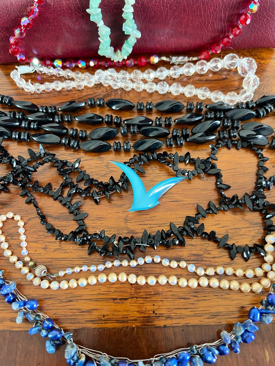 CatoCrane's tweet image. A Mixed Assemblage of Costume #Jewellery Soon at TheSaleroom.com/CatoCrane .. Something for Everyone !!! @GreatArtandDes2 @thesaleroom @shrewsmorris  @heswallmagazine @HeswallFC_ @LivEchonews @LivEchoLFC @TranmereRovers @EvertonStadium @EvertonMatch @northwaleslive @EbayPremier