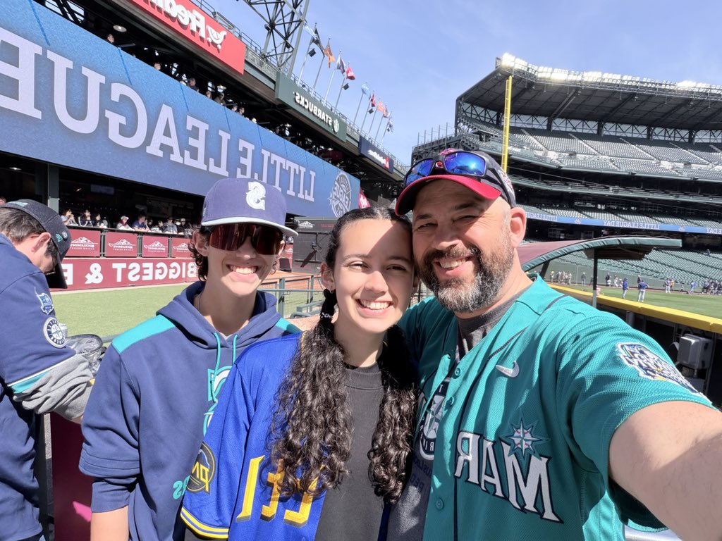 Stitch and pitch day!

#mariners50 #tridentsup <a href="/mariners/">Seattle Mariners</a>