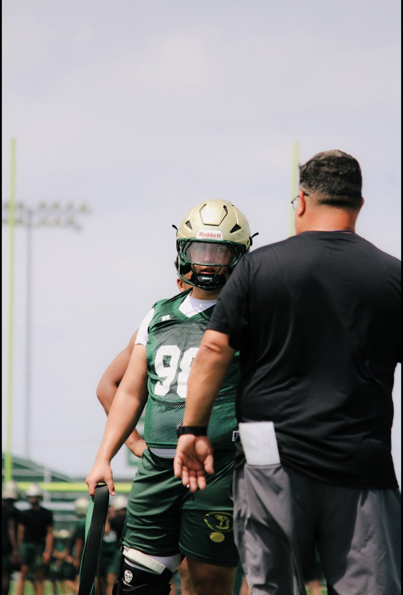 messered_up's tweet photo. Spring football in the air 🌱🏈
Fresh starts, new energy, and the grind never stops. Building chemistry, sharpening skills, and chasing greatness one rep at a time.

#SpringBall #FootballSeason #GrindMode #NextUp 
@CoachMyersSC @RecruitBvilleFB @BIRDVILLE_FB https://t.co/soQ66mmTBU