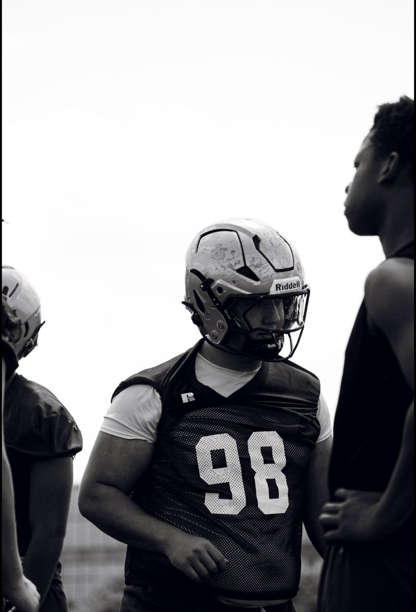 messered_up's tweet photo. Spring football in the air 🌱🏈
Fresh starts, new energy, and the grind never stops. Building chemistry, sharpening skills, and chasing greatness one rep at a time.

#SpringBall #FootballSeason #GrindMode #NextUp 
@CoachMyersSC @RecruitBvilleFB @BIRDVILLE_FB https://t.co/soQ66mmTBU