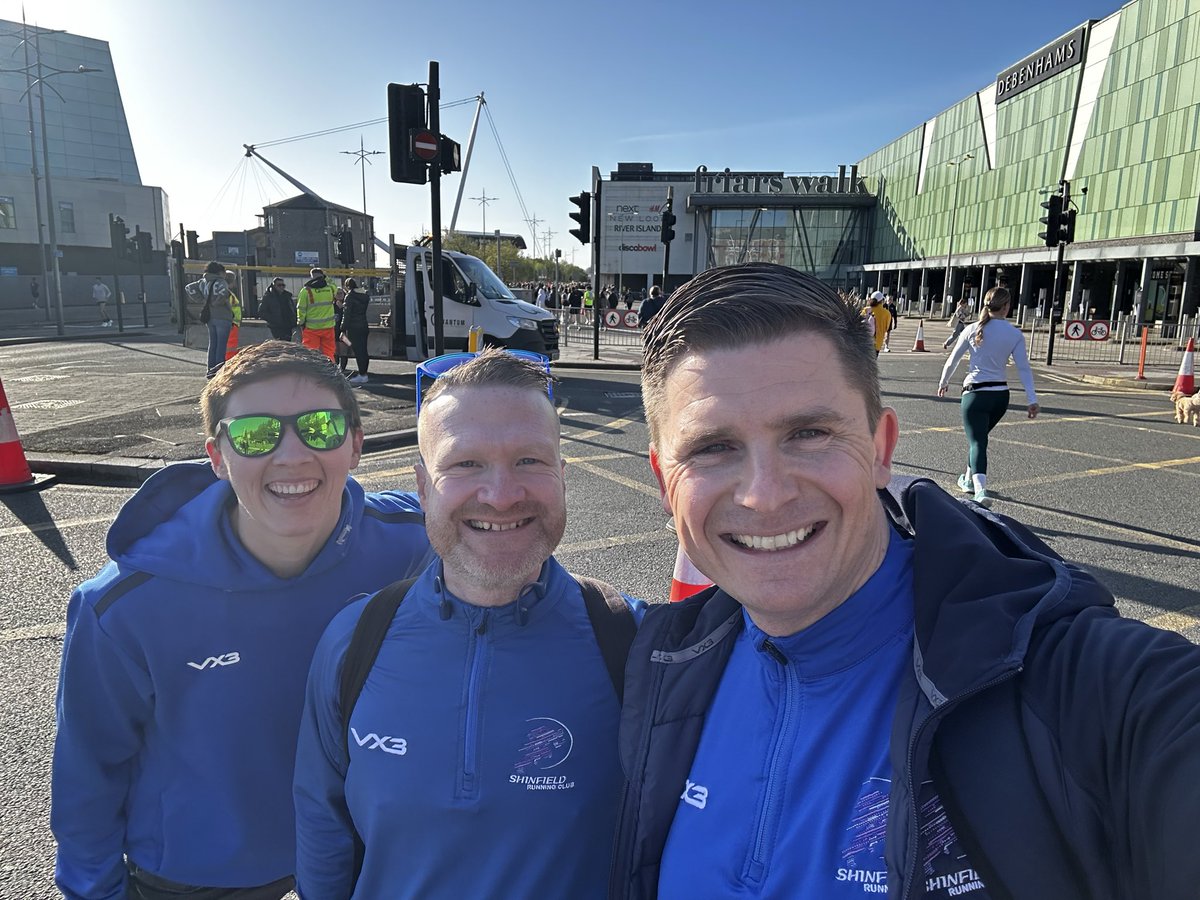 ChrisW1027's tweet image. @NewportWales262 🏴󠁧󠁢󠁷󠁬󠁳󠁿 - 10KM

New time in the 🏦….💥40:23💥🐝🐝

Glorious morning of racing 🏃🏻🏁☀️🥇 and supporting the @ShinfieldRC @Shinfieldruns squad 🔵
@VX3apparel 
@benparkes 
@adidasrunning 

#ukrunchat 
#runningcommunity