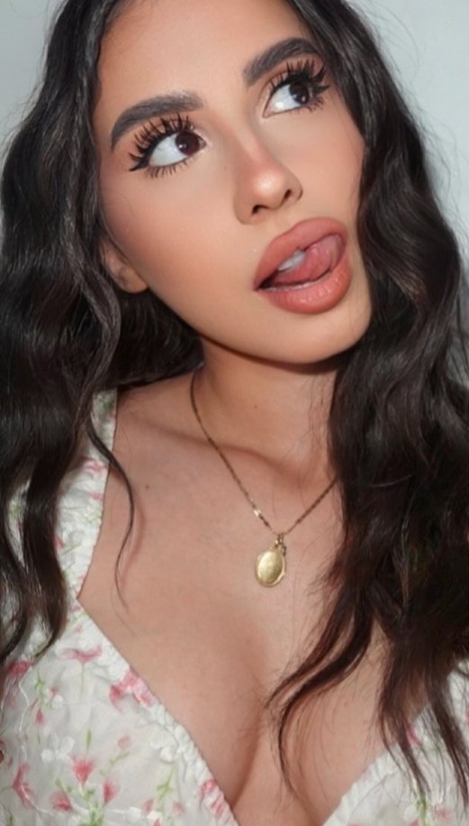 MRF_Queens's tweet image. Aloonea c'est grave de poster des photos comme ça... Quelle Reine 😍👑 

#Aloonea #Twitch